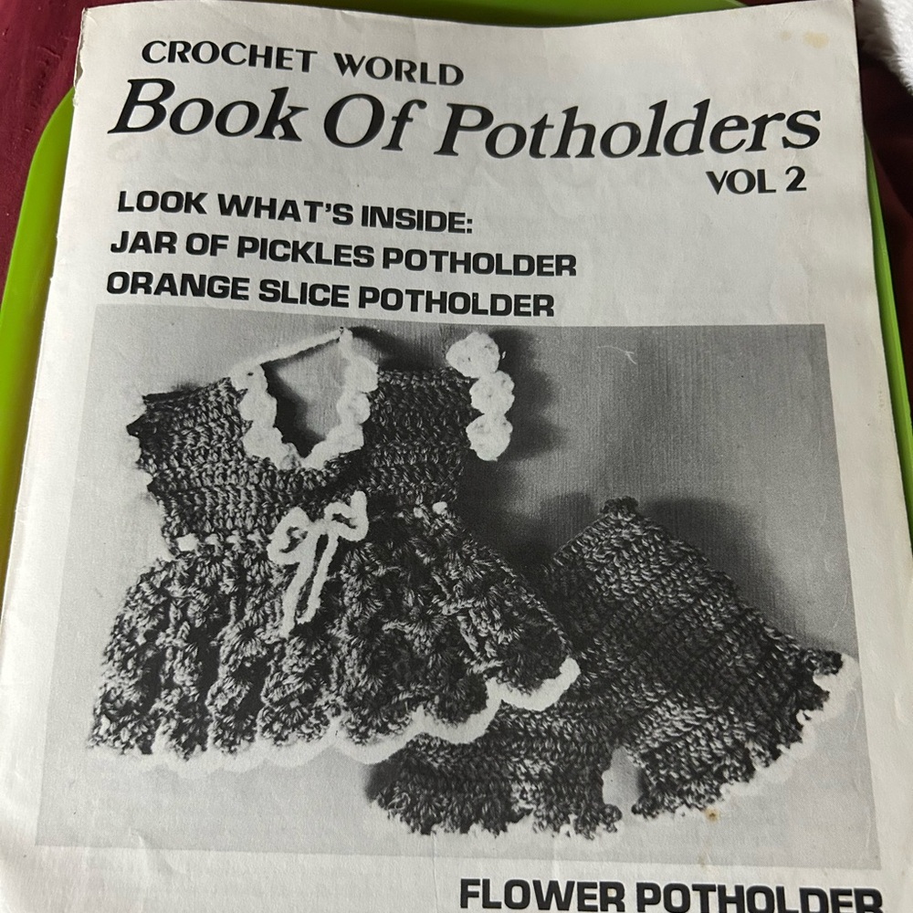 Crochet World Book Of Potholders Vol 2 a vintage crochet pattern book